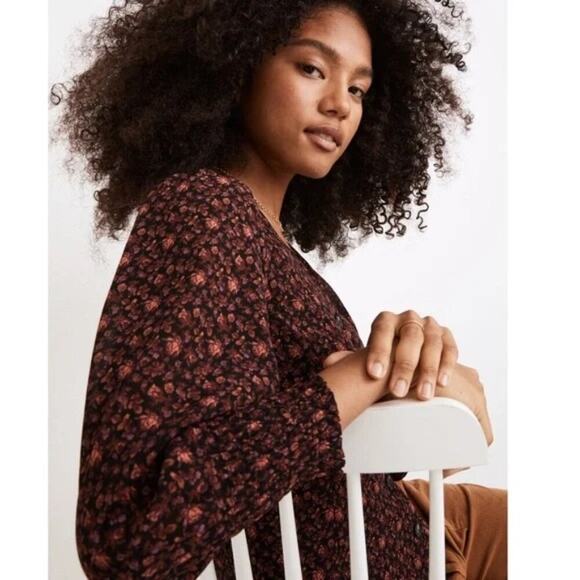 Madewell (Re)sourced Georgette Smocked-Cuff Button-Front Top in Orchard Floral - Picture 2 of 10